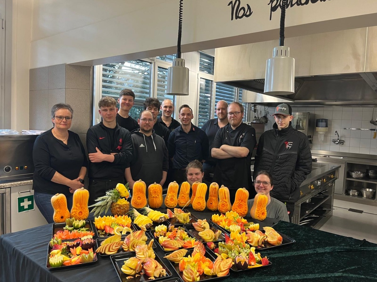 Image Cours sur la d&eacute;coupe de fruits et l&eacute;gumes pour plats froids et ap&eacute;ritifs